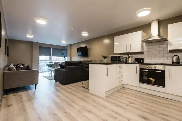 Huge 3 Bed Apt With 3 Bathrooms - Netflix Incl