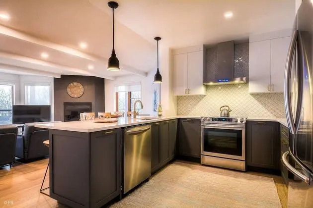 Huge 3 Bedroom Condo With a View