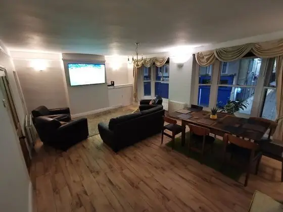 Huge 6-bed Apartment in Darlington Centre - İç Mekan