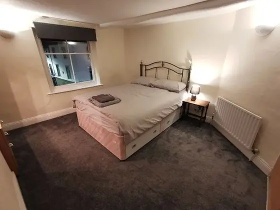 Huge 6-bed Apartment in Darlington Centre - Oda