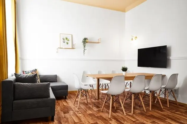 Huge apartments Smolensk street