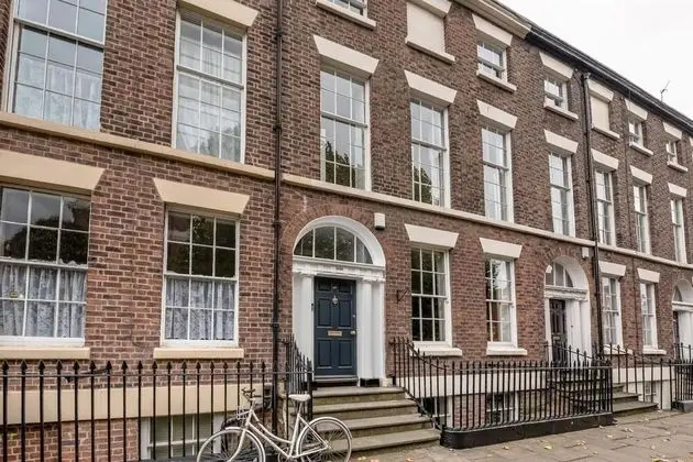 Huge Georgian Townhouse Quirky Design w Garden