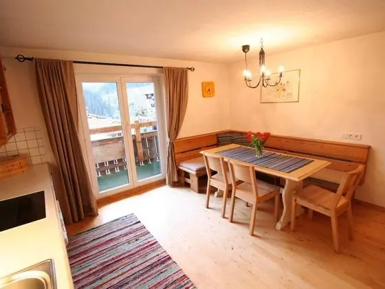 Huge Holiday Home in Hopfgarten im Brixental near Ski Lift - Mutfak