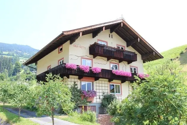 Huge Holiday Home in Hopfgarten im Brixental near Ski Lift - Öne Çıkan Resim
