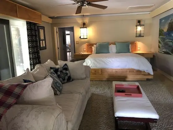 Huge Home with Private Park-Like grounds - Oda