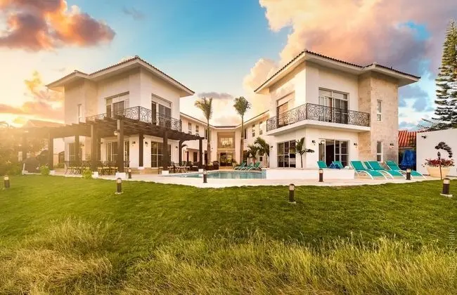 Huge Villa for Large Groups in Bavaro Cocotal - Up to 16 People With Pool Jacuzzi Chef Maid