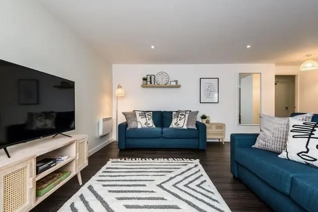 Huge Scandi Design Apt Central Free Parking