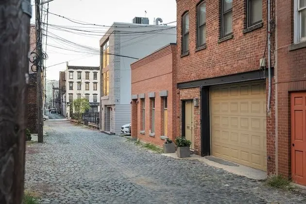 Huge Stylish 3 BR Loft Cobblestone St Next to NYC
