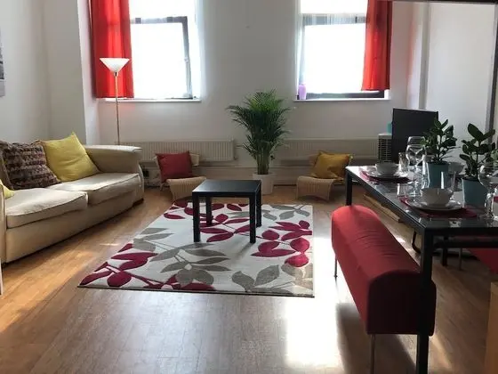 Huku Kwetu Nottingham - Crusader Mezzanine