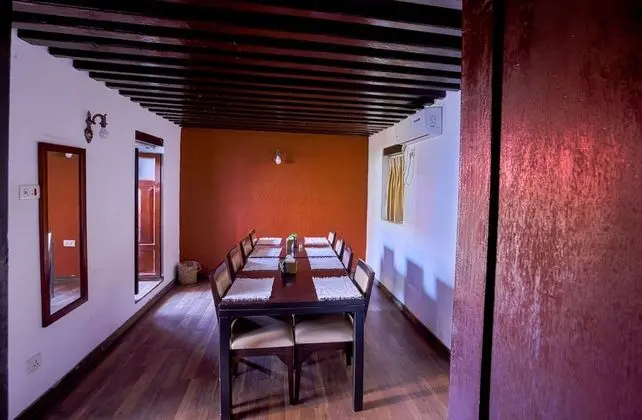 Hukum Darbar Restaurant & Hotel - Yerinde Yemek