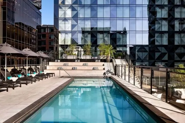 Humaniti Hotel Montreal, Autograph Collection - Havuz