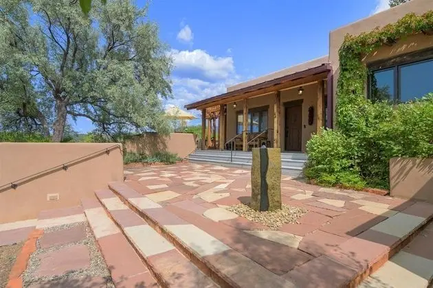 Hummingbird - Spectacular Views, Stunning East Side Home, Walk to Canyon Rd
