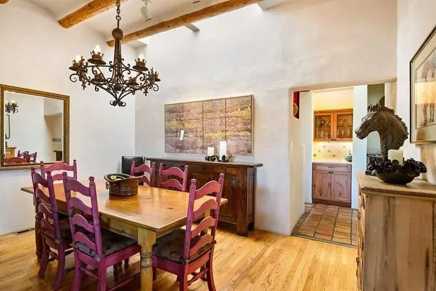 Hummingbird - Spectacular Views, Stunning East Side Home, Walk to Canyon Rd - Mutfak