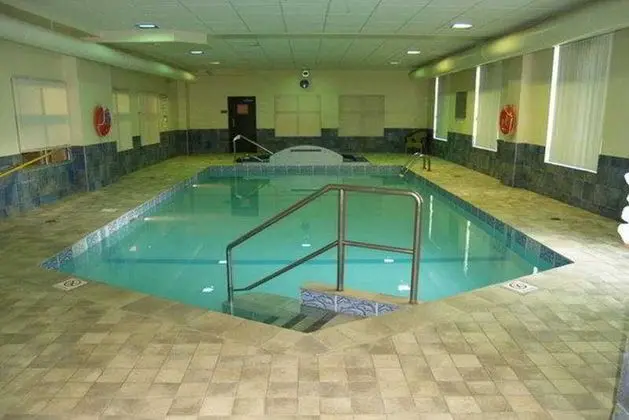 Humphry Inn & Suites Winnipeg - Havuz