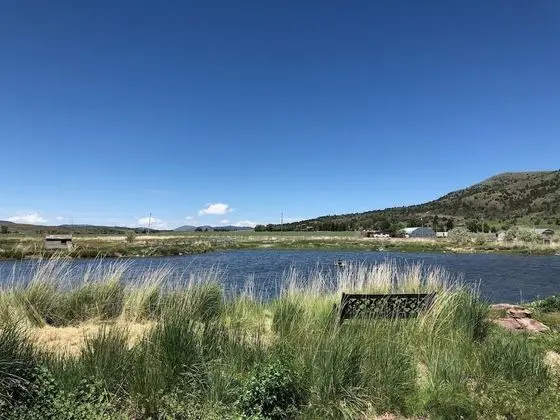 Hunter's Hot Springs - Dış Mekanlar