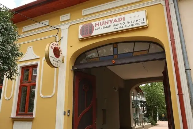 Hunyadi Panzió- Apartmanház - 1