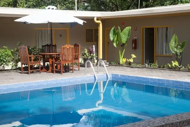 Huon Gulf Hotel & Apartments - Havuz