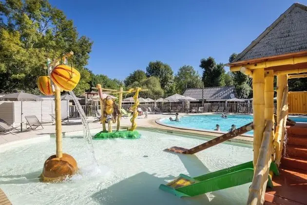 Huttopia Beaulieu sur Dordogne - Havuz