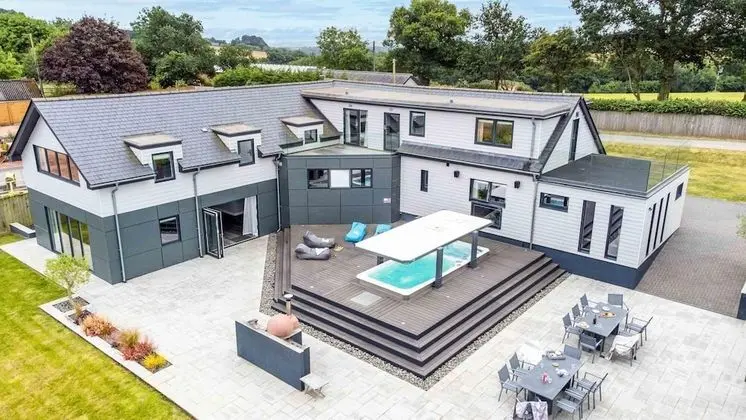 Huxham View - A Luxurious Family Retreat With Swim Spa Cinema Gym and Pool Table