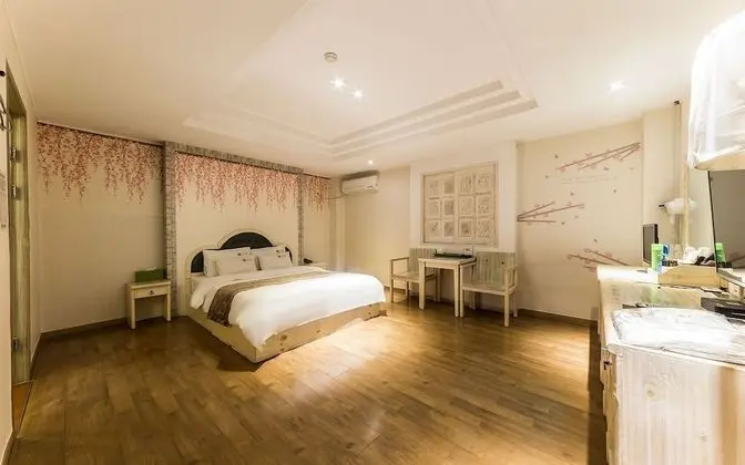 Hwaseong Wolmun Lavender Onchen Hotel