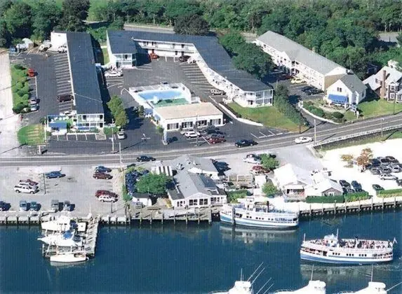 Hyannis Holiday Motel