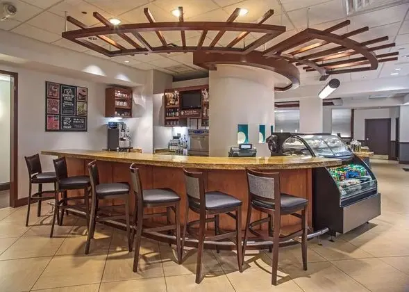 Hyatt Place Cincinnati/Blue Ash - Bar