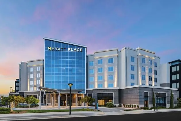 Hyatt Place Greensboro/Downtown - Dış Mekan