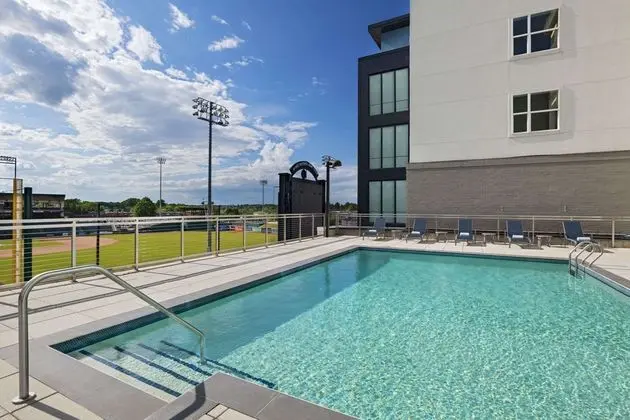 Hyatt Place Greensboro/Downtown - Havuz