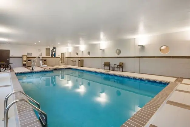 Hyatt Place Hampton Convention Center - Havuz