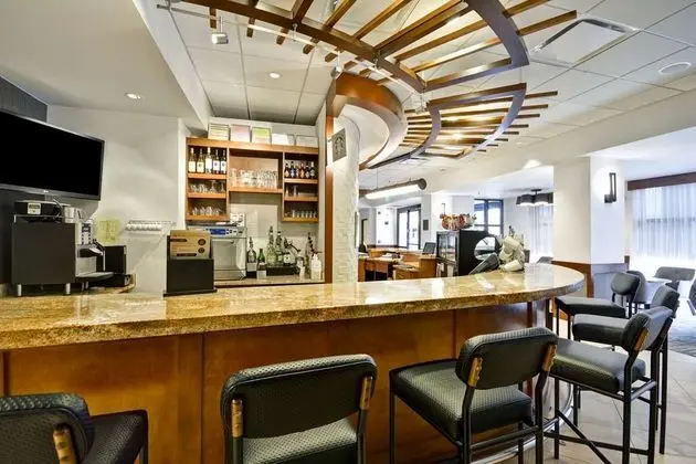 Hyatt Place Kansas City/Overland Park/Metcalf - Bar