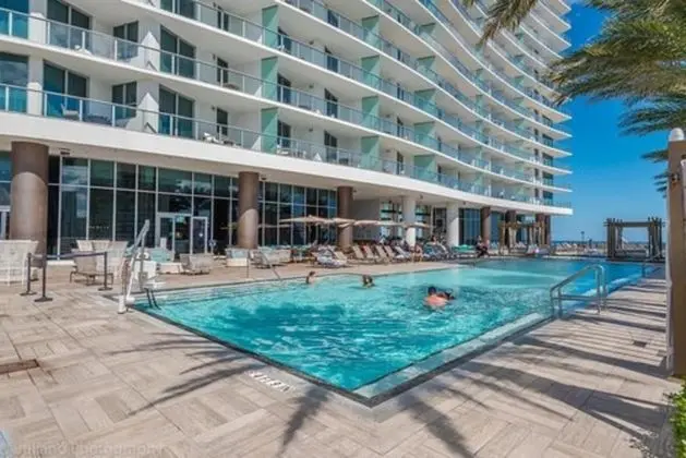 Hyde Beach Condos by Ammos VR - Havuz