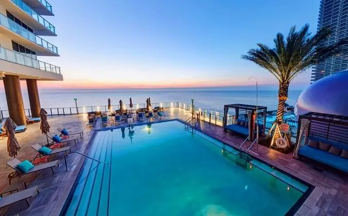 Hyde Beach Resort Rentals - Havuz