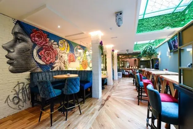 Hyde Hotel (Formerly The Forster Court Hotel) - Yerinde Yemek