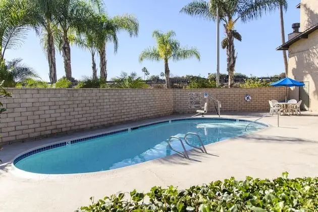 Hyland Inn Near Legoland - Havuz