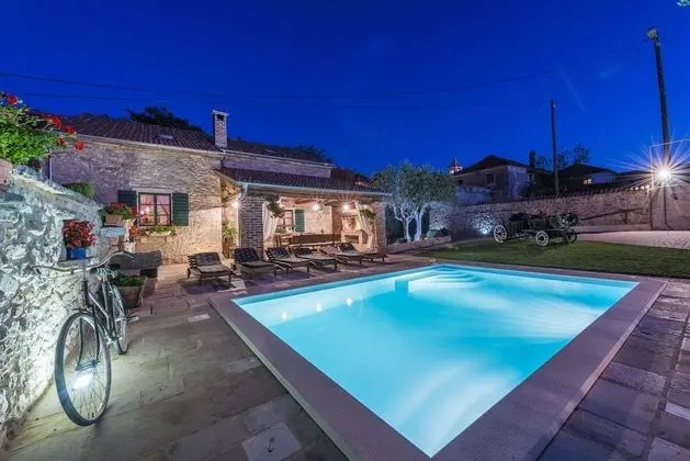 Villa i man Zadar Area Traditional Stone House Private Pool Animal Farm