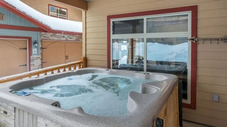I Spy - Cozy Pet Friendly, Ski In/Ski Out Condo with Private Hot Tub - Havuz