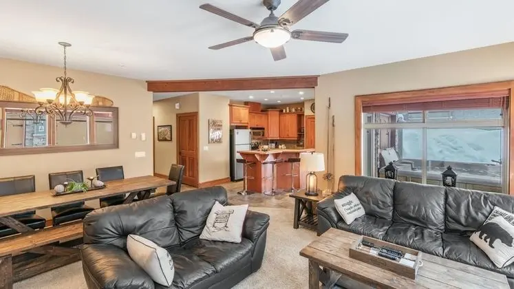 I Spy - Cozy Pet Friendly, Ski In/Ski Out Condo with Private Hot Tub - Öne Çıkan Resim