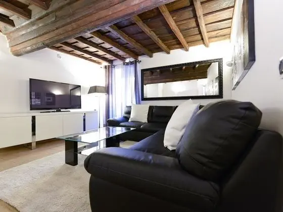 Ibernesi 2 Apartment