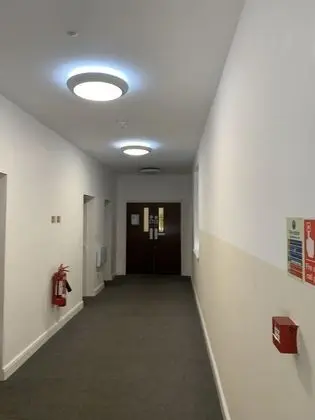 IBI IMPERIAL - SALFORD - Lobi