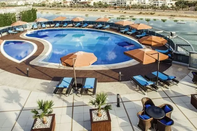 ibis Abu Dhabi Gate - Havuz