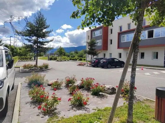 Ibis Budget Saint Genis Pouilly Geneva - Dış Mekan