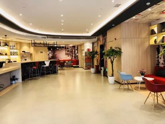 ibis Chengdu East Railway