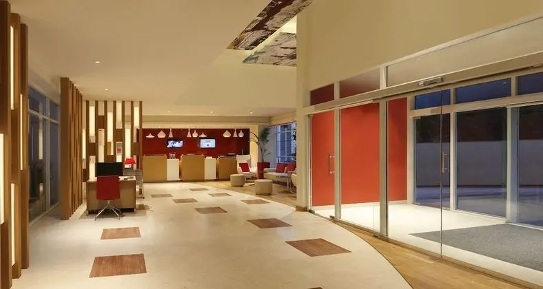 ibis Hyderabad Hitech City Hotel - Lobi