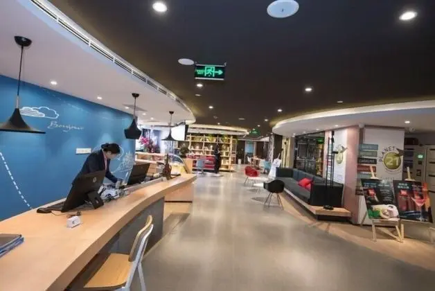 ibis Luoyang Baolong Square Hotel - Lobi