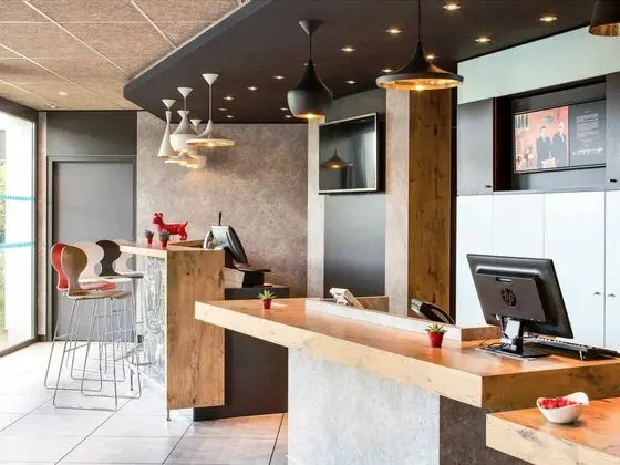ibis Montceau les Mines - Lobi