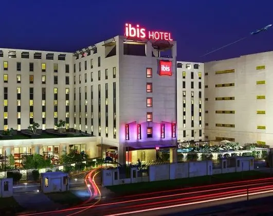 ibis New Delhi Aerocity Hotel - Dış Mekan