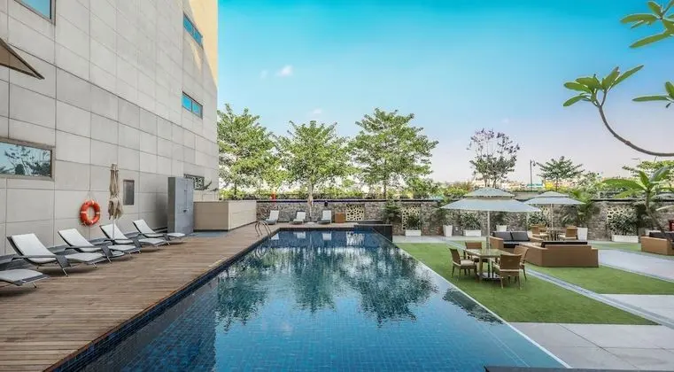 ibis New Delhi Aerocity Hotel - Havuz