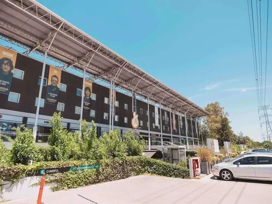 Ibis Pilar