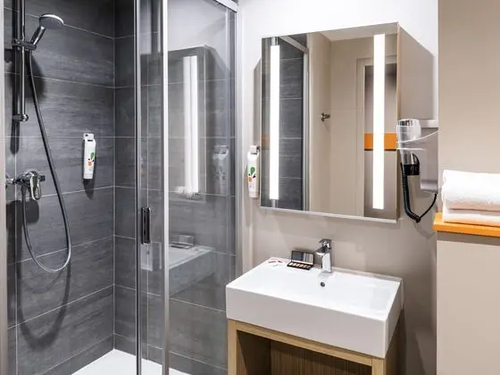 IBIS STYLES CLAMART GARE GRAND PARIS