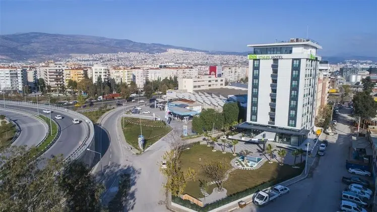 ibis Styles Izmir Bornova - Havuz